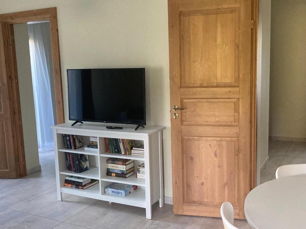 Luci Juras Apartamenti 2 Roja Buitenkant foto